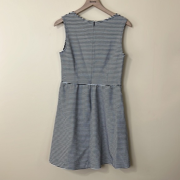 square-neck dress - Picture 5 of 5